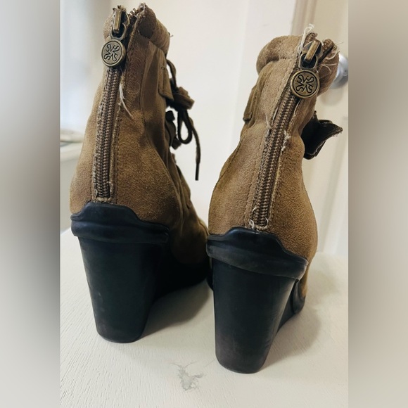 Simply Vera Vera Wang Tan Canvas Lace Up Combat Wedge Boots Women’s Size 8 - Picture 2 of 7